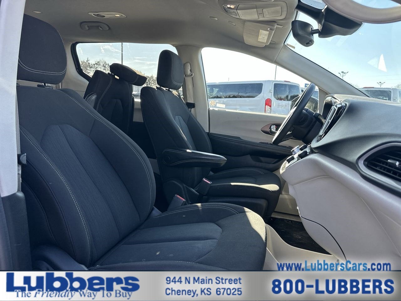 2023 Chrysler Voyager LX