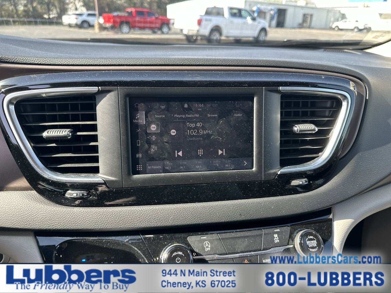 2023 Chrysler Voyager LX