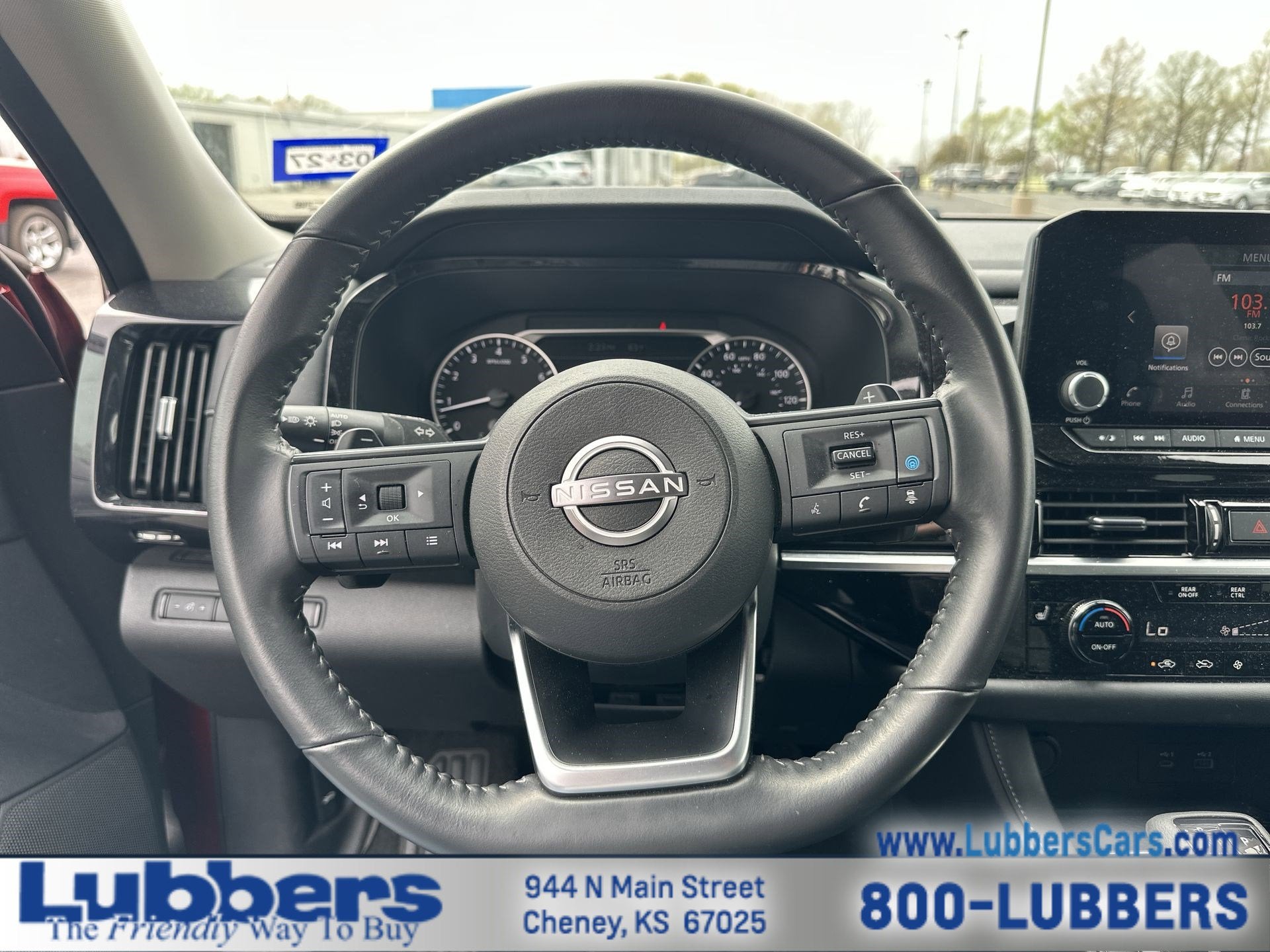 2025 Nissan Pathfinder SV